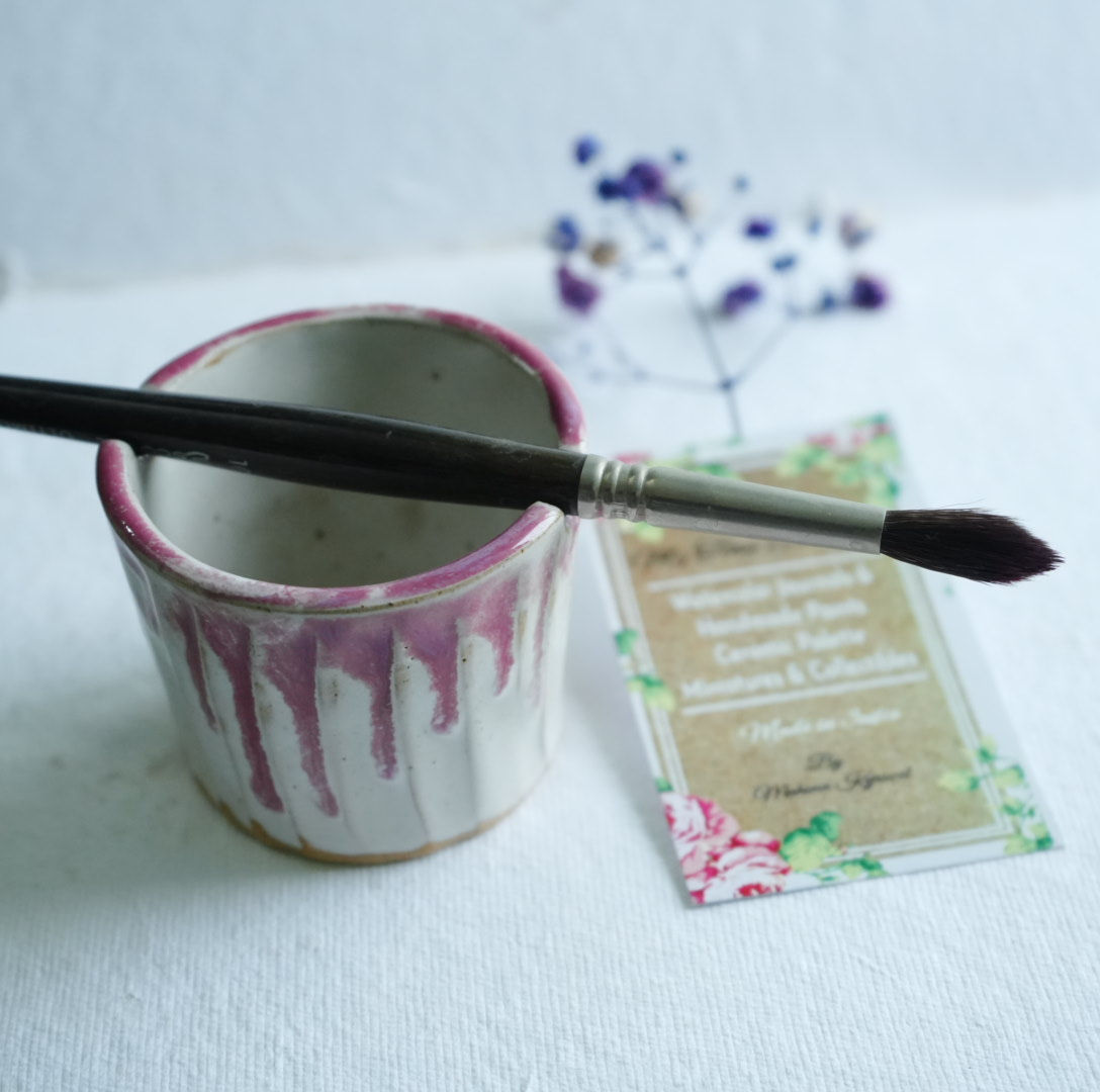 Carved pink ceramic Brush rinsing cup