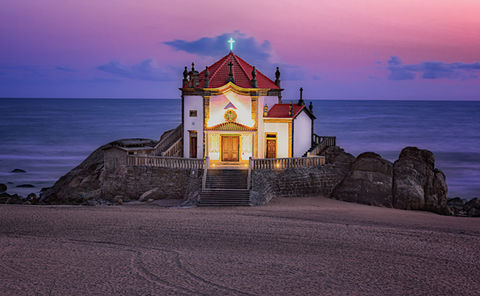 Capela do Senhor da Pedra, Portugal