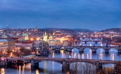 Pontes do Rio Vltava em Praga vistas do Miradouro do Parque Letná, República Tcheca