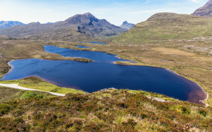 O Knockan Crag National Nature Reserve, um dos sítios geológicos mais famos do Reino Unido, região de Assynt, Highlands da Escócia