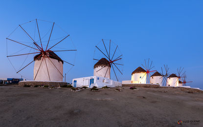 Os moinhos de vento ao amanhecer na Colina Kato Mili, construídos entre os séculos XVI e XIX, Chora, Mykonos, Grécia
