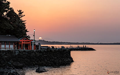 O Santuário Futami Okitawa Jinja, Baía de Ise, Japão