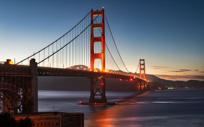 Ponte Golden Gate ao anoitecer, vista do Fort Point em São Francisco