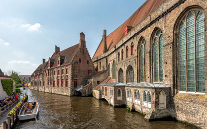 Os passeios de barco pelos canais de Bruges, Bélgica