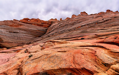 A subida até o Top Rock Arch, pequeno arco de pedra acima da Wave, Paria Canyon / Vermilion Cliffs Wilderness, Utah