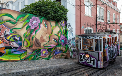 Ascensor da Glória em Lisboa e a arte de rua, Portugal