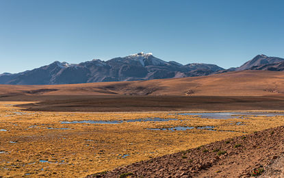Vulcão ativo Putana também conhecido como Jorgencal ou Machuca, Deserto do Atacama no Chile