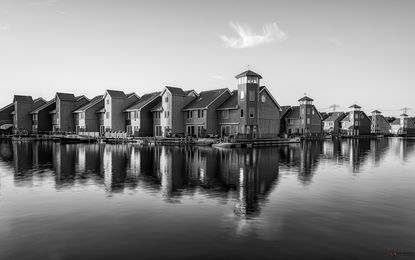 A arquitetura de Reitdiephaven em Groningen, Países Baixos