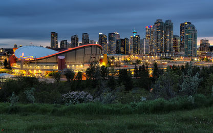 Calgary Skyline vista do Parque Enmax em Alberta, Canadá