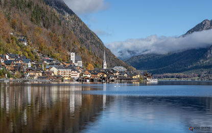 A fotogênica vila histórica de Hallstatt, região do Salzkammergut, Áustria