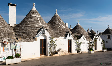 Alberobello e suas casinhas brancas chamadas trulli, Puglia, Itália