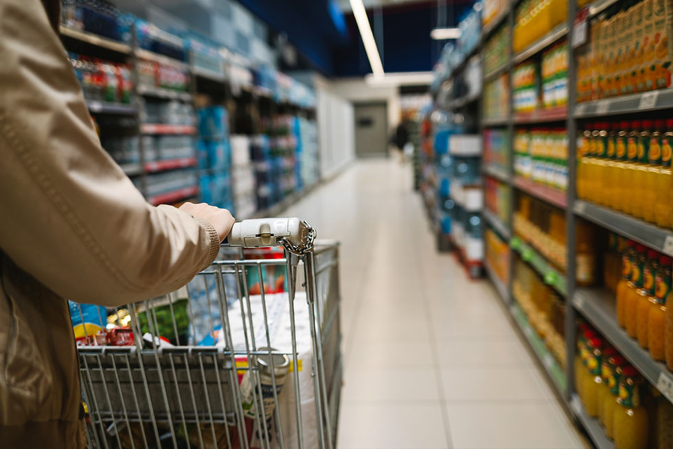 woman-with-a-shopping-cart-buying-in-the-supermark-2026-03-17-20-12-10-utc.jpg