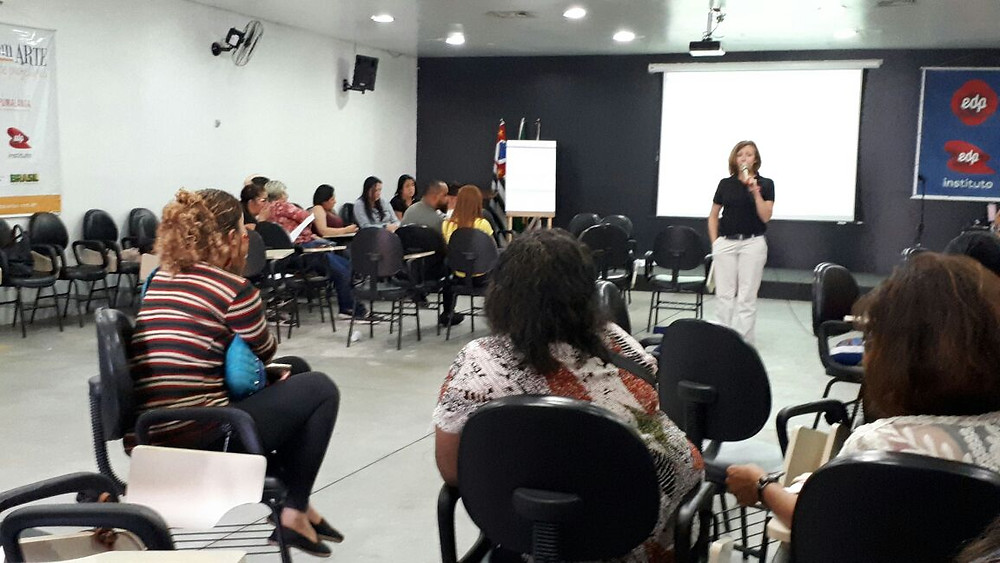 Professora Alexandra Pericão ajudou a organizar os debates e o planejamento do seminário.