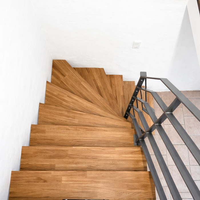 Escalier moderne en acier et bois