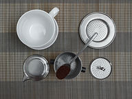 How to make Vietnam Coffee、How to make Vietnam Coffee、ベトナム式コーヒーフィルター、ドリッパー、芳醇な香り、スペシャルティコーヒー、カフェインレスコーヒー、オーガニックコーヒー、日の出珈琲、Hinode Coffee、KAORU MOKA、ヘーゼルナッツ燻製、ステンレス製フィルター、陶器製フィルター、淹れ方、ベトナムコーヒー