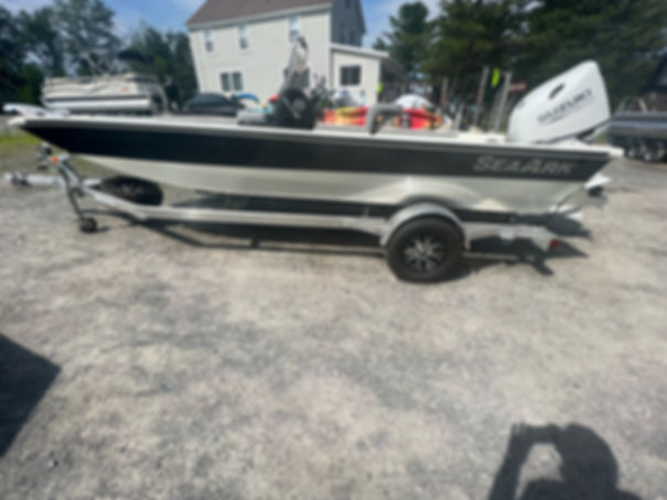 SeaArk Shadow 19V Center Console Fishing Boat