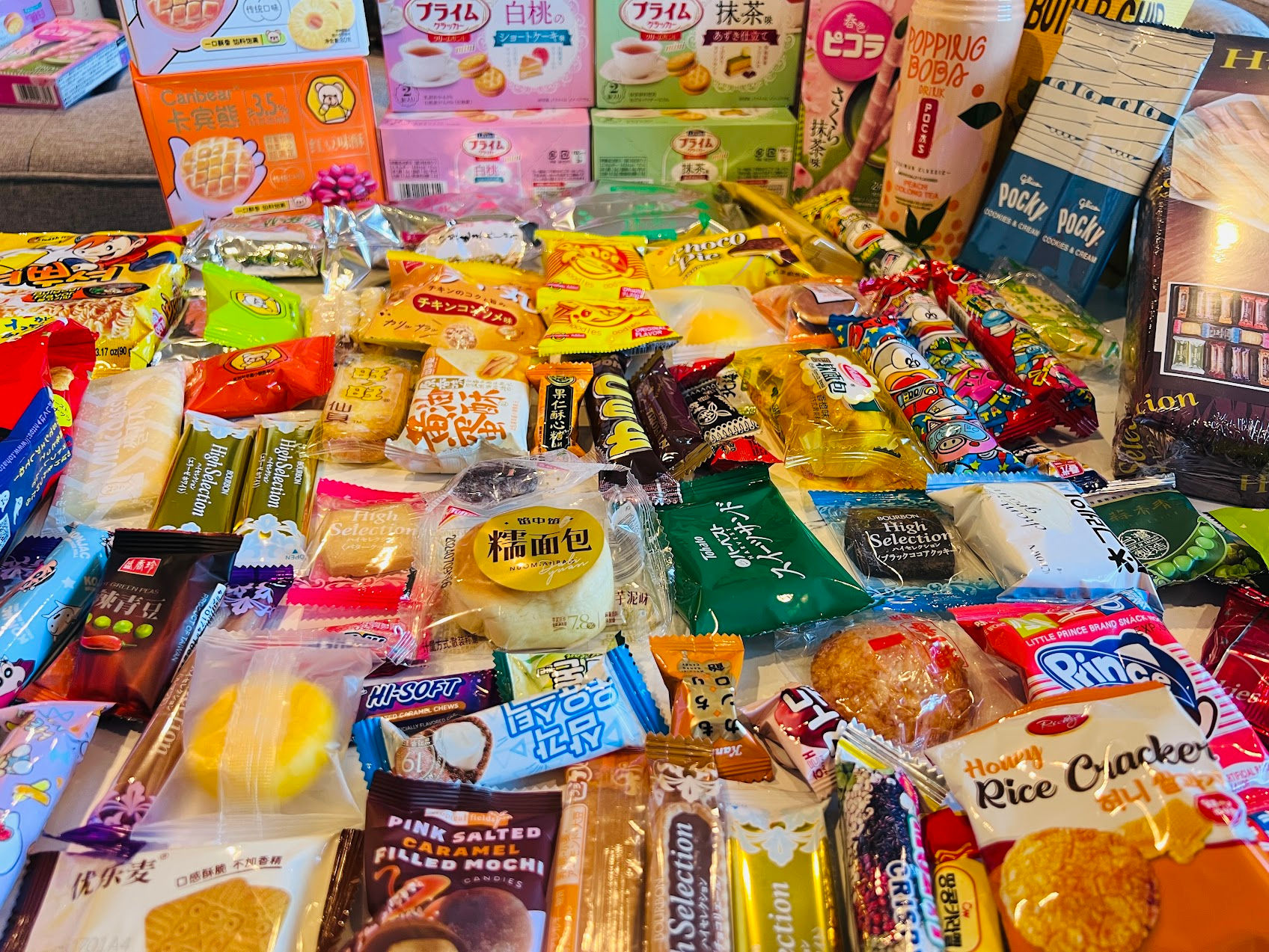140 Piece Mix Samplers+ 2 Full Size Snack Box