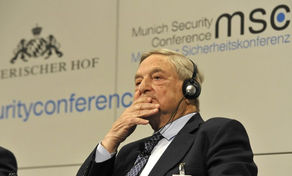 Globalist George Soros loopt vast tijdens speech