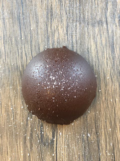 sweet-somethings-wilmington-de-salted-caramel-bombe