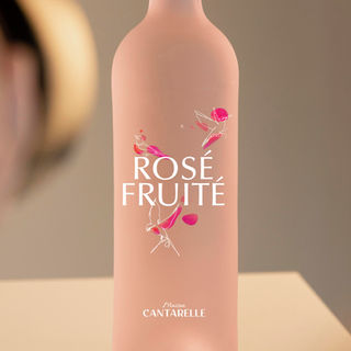 Packaging et identité visuelle du Rosé Fruité Maison Cantarelle sur bouteille et Bag-in-Box, design contemporain, coloré et esprit Provence.
