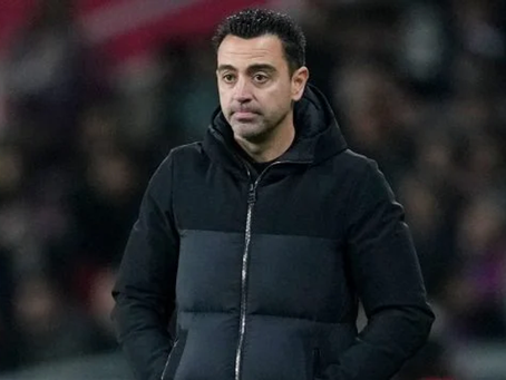 Xavi Hernández renueva con el Barcelona