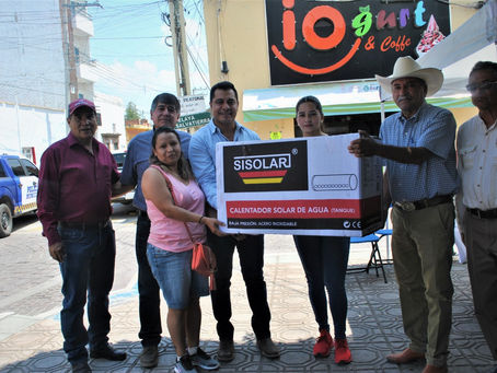 Moy Maldonado entregó más de 35 calentadores solares a familias tarimorenses