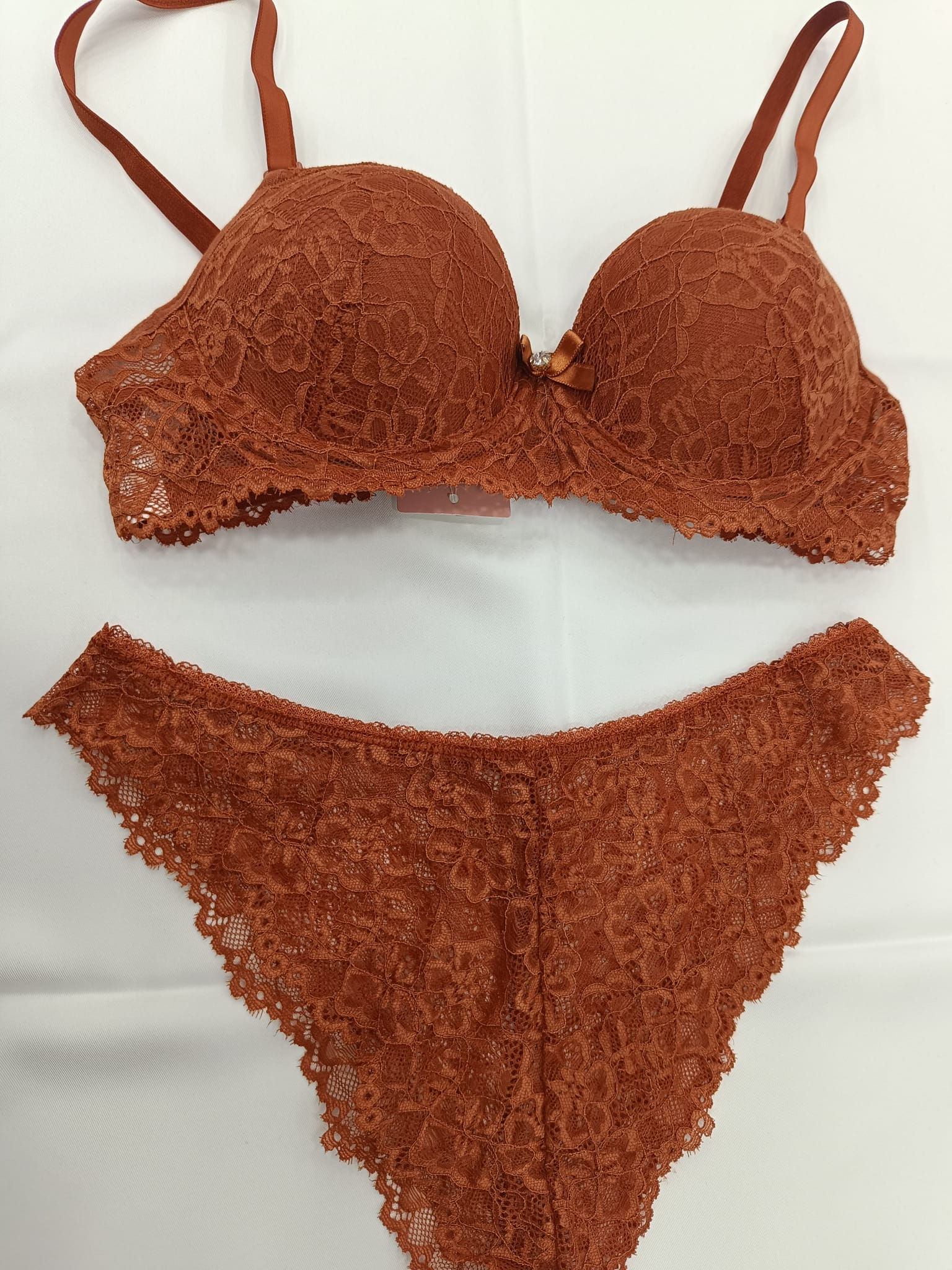 DESTEKLİ DANTELLİ SÜTYEN SLİP TAKIM