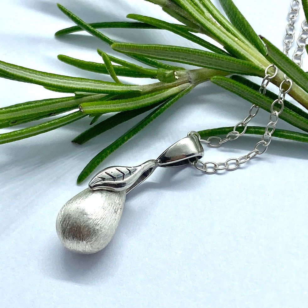 Thumbnail: Peardrop Pendant © (W&F )