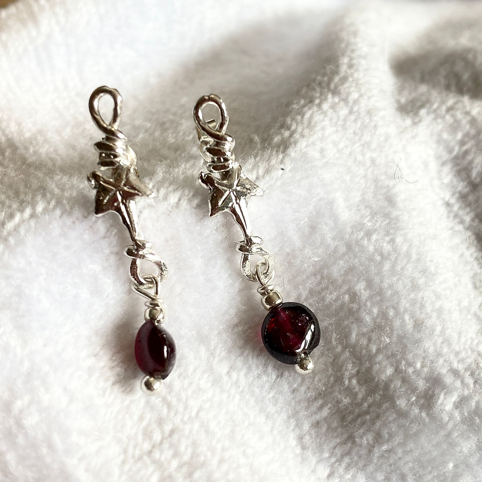 Thumbnail: Silver Ivy Leaf Drop Stud Earrings for ET