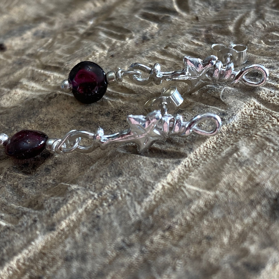 Thumbnail: Silver Ivy Leaf Drop Stud Earrings for ET