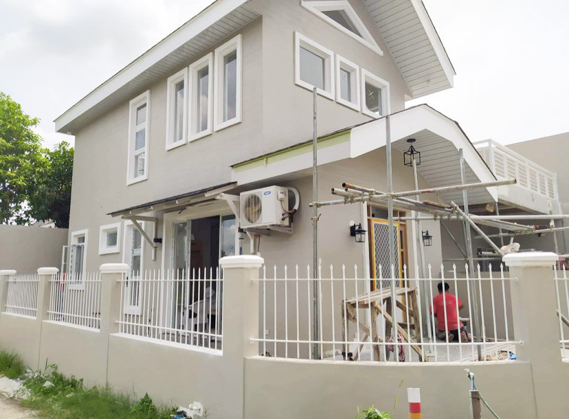 scaffolding in front of house