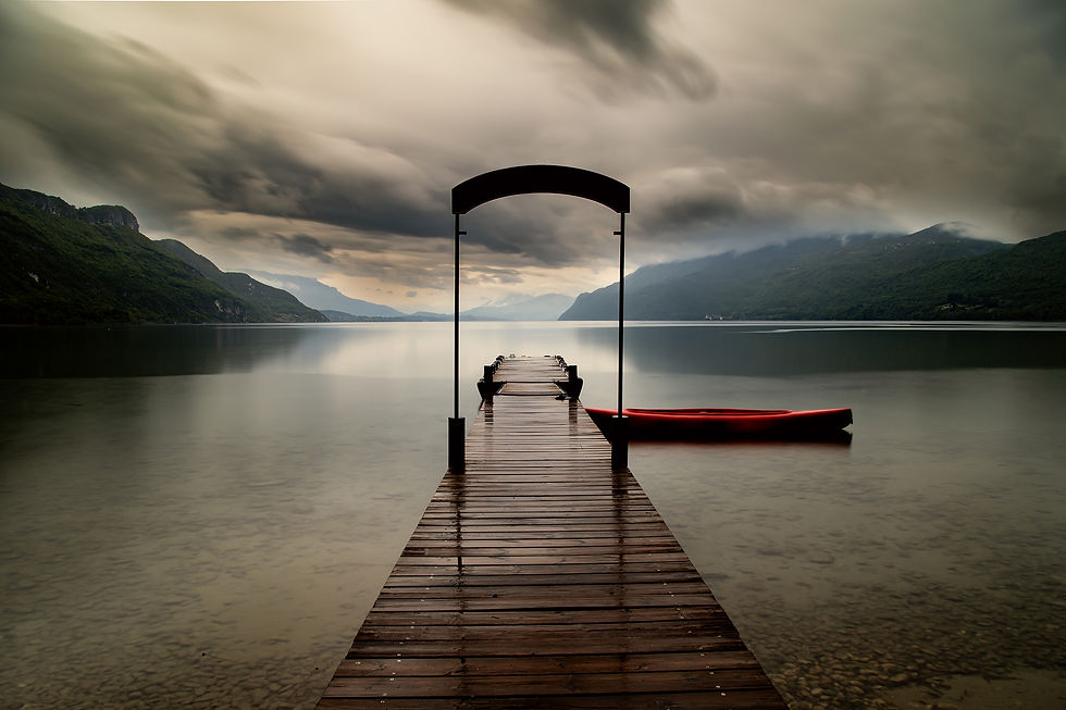 Photo d'un ponton sur le lac du Bourget prise de Chatillon
