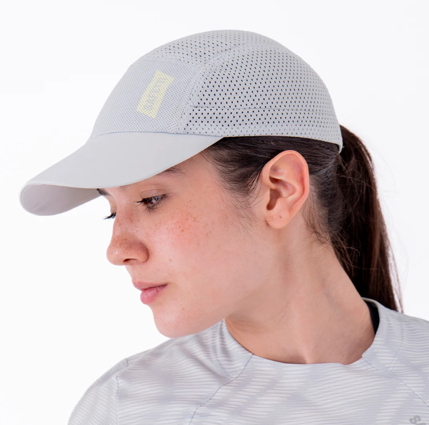 GORRA RUNNING KOOLER GRIS CLARO UNISEX