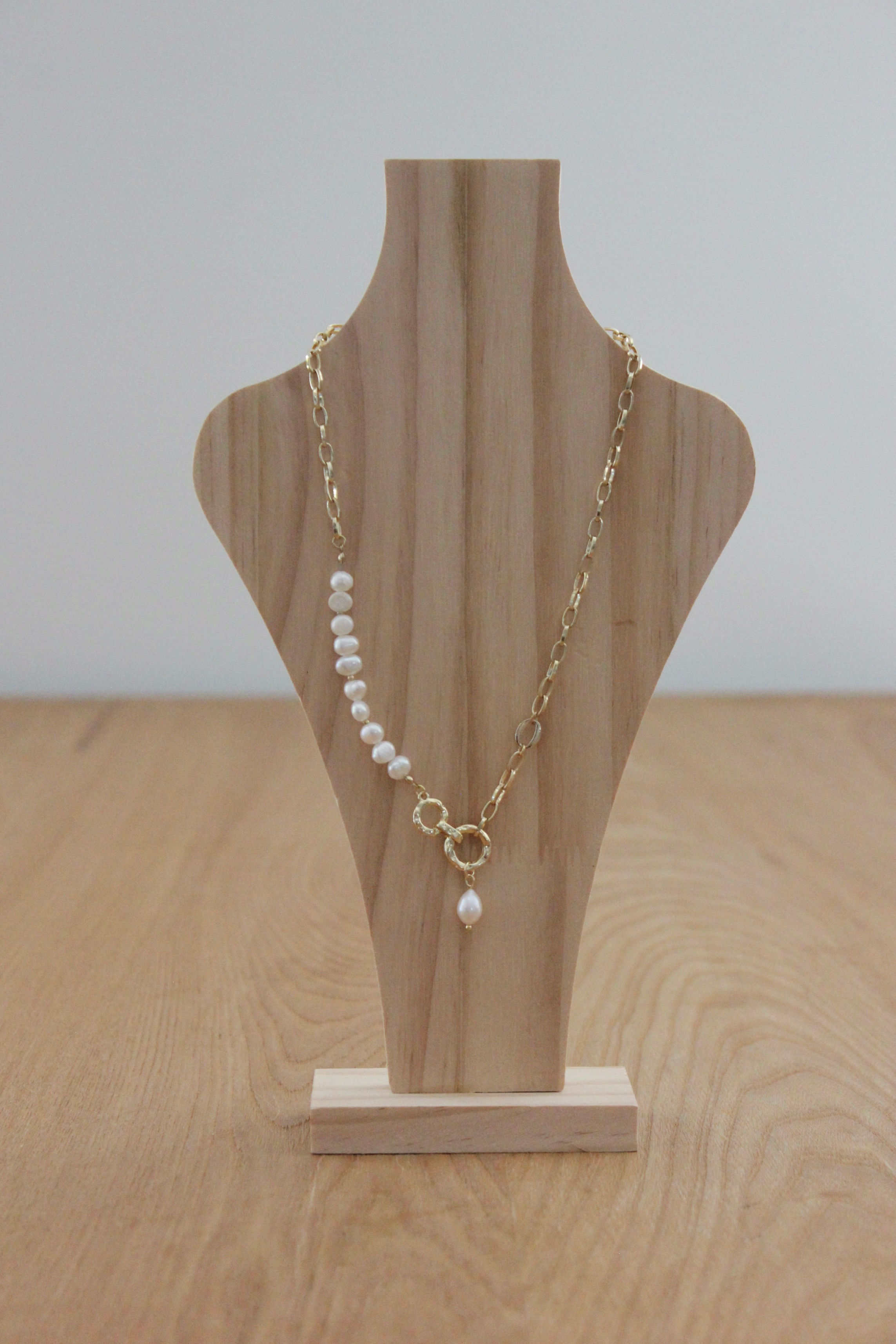 Metal Necklace: Gold Chain With Multiple Pearls & Oval Pearl Drop
