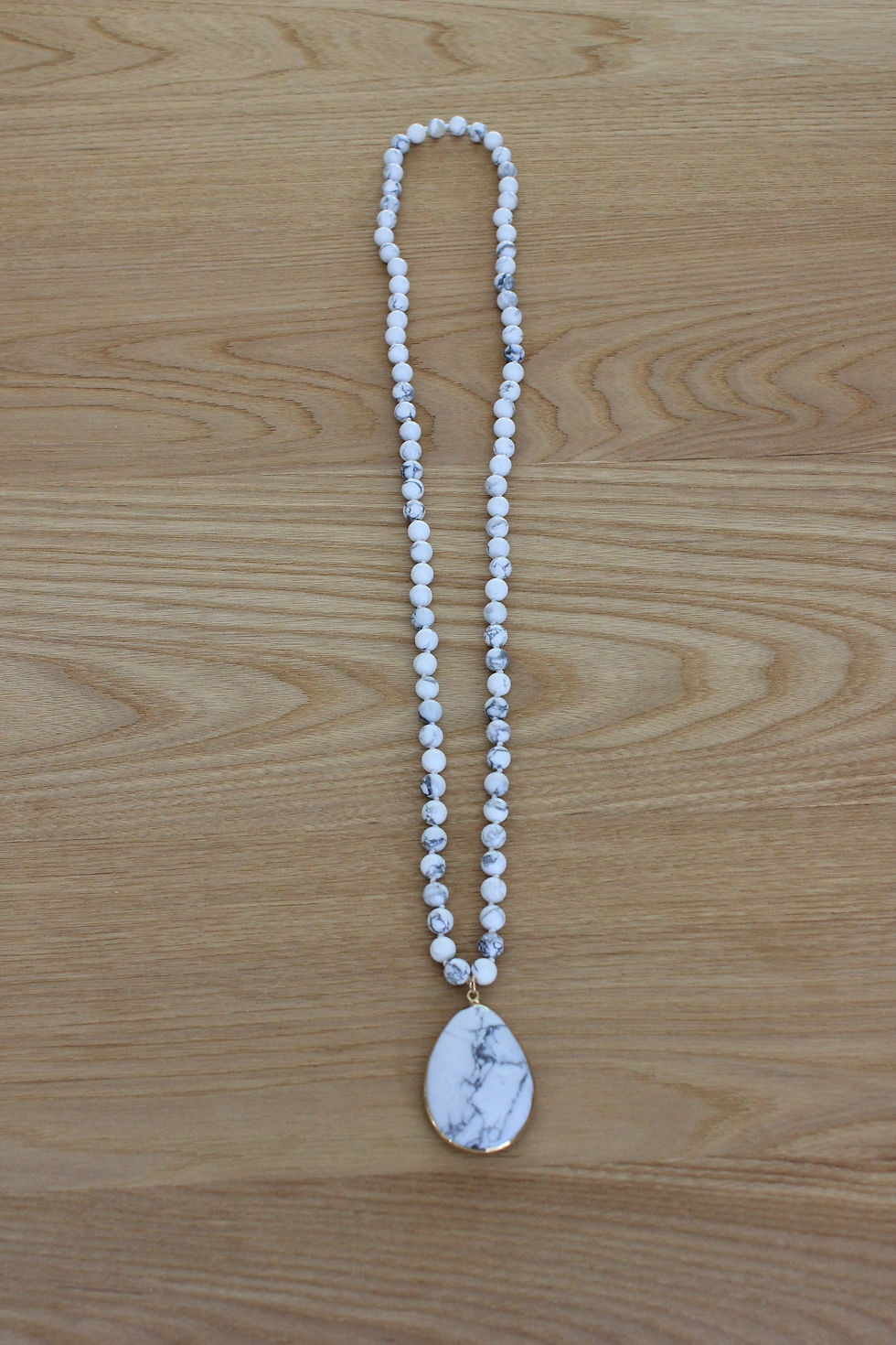 Thumbnail: Semi-Precious Beaded Necklace: Howlite (White)