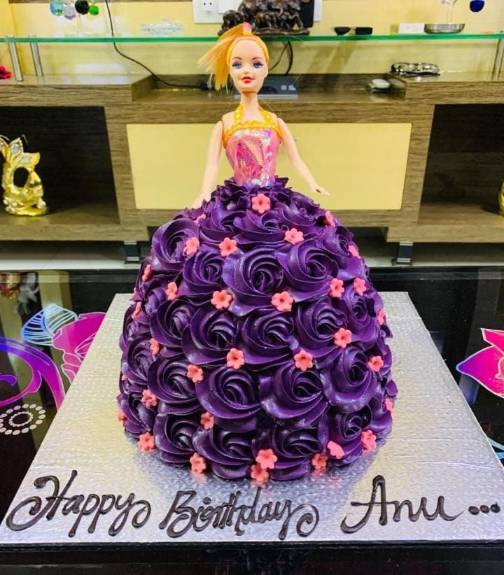 2kg Barbie cake new Design (basic Falvours)