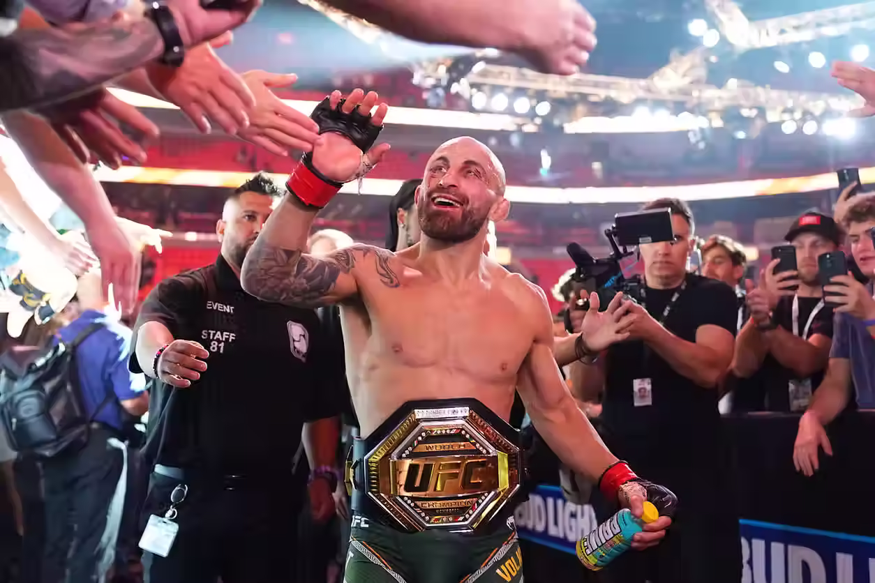 041325-hero-alexander-volkanovski_GettyImages-2209999964.avif