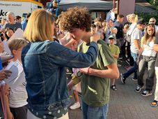 Bürgermeisterlicher Medaillenglanz um TSGO U16 Helden auf dem Brunnenfest