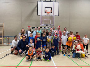 Die Minis sind schneller als der Weihnachtsmann - in der Feldbergschule wurde jetzt schon gefeiert