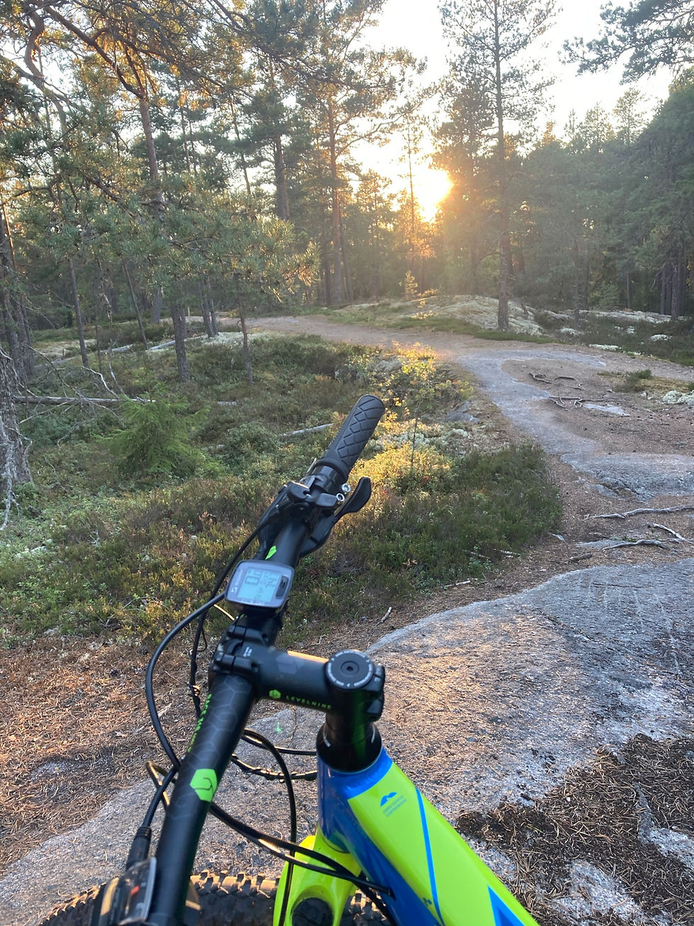 Maastopyöräilyä Kännölässä