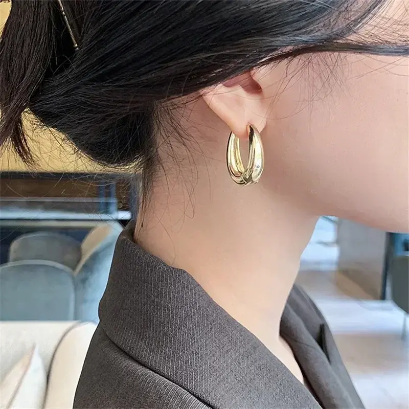 Thumbnail: Classic Oval Hoop Earrings