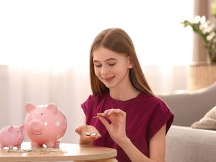 10 Money Conversation Starts for Tweens(That Don’t Feel Awkward)