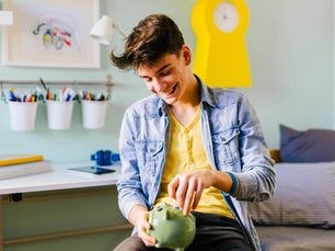 10 Money Conversation Starts for Teens (That Don’t Feel Like a Lecture)