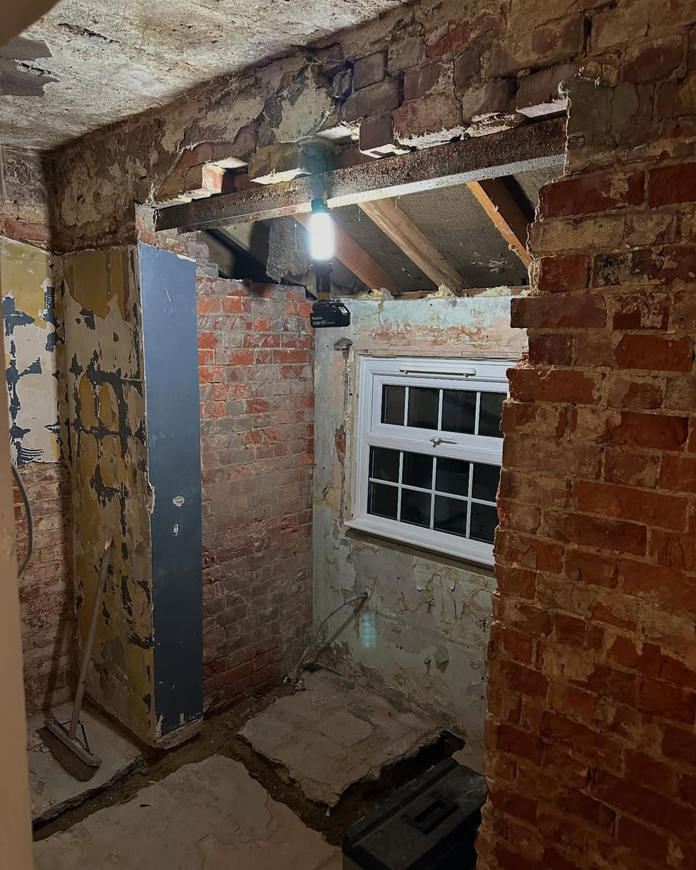 After a break from social media, we are delighted to showcase this bathroom refurbishment comple (16)