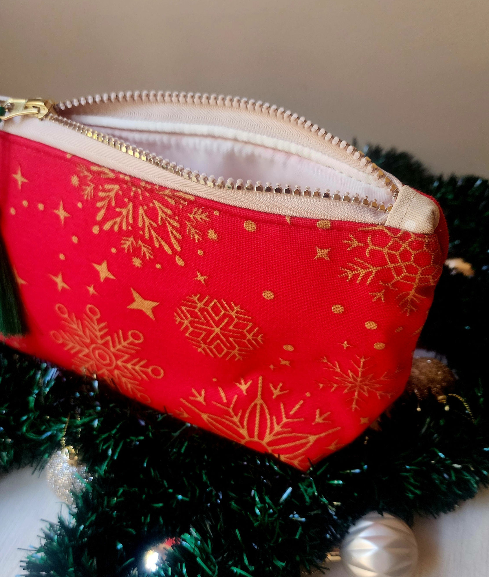 Tree Red Flakes - Handmade bag with Christmas ornament pattern