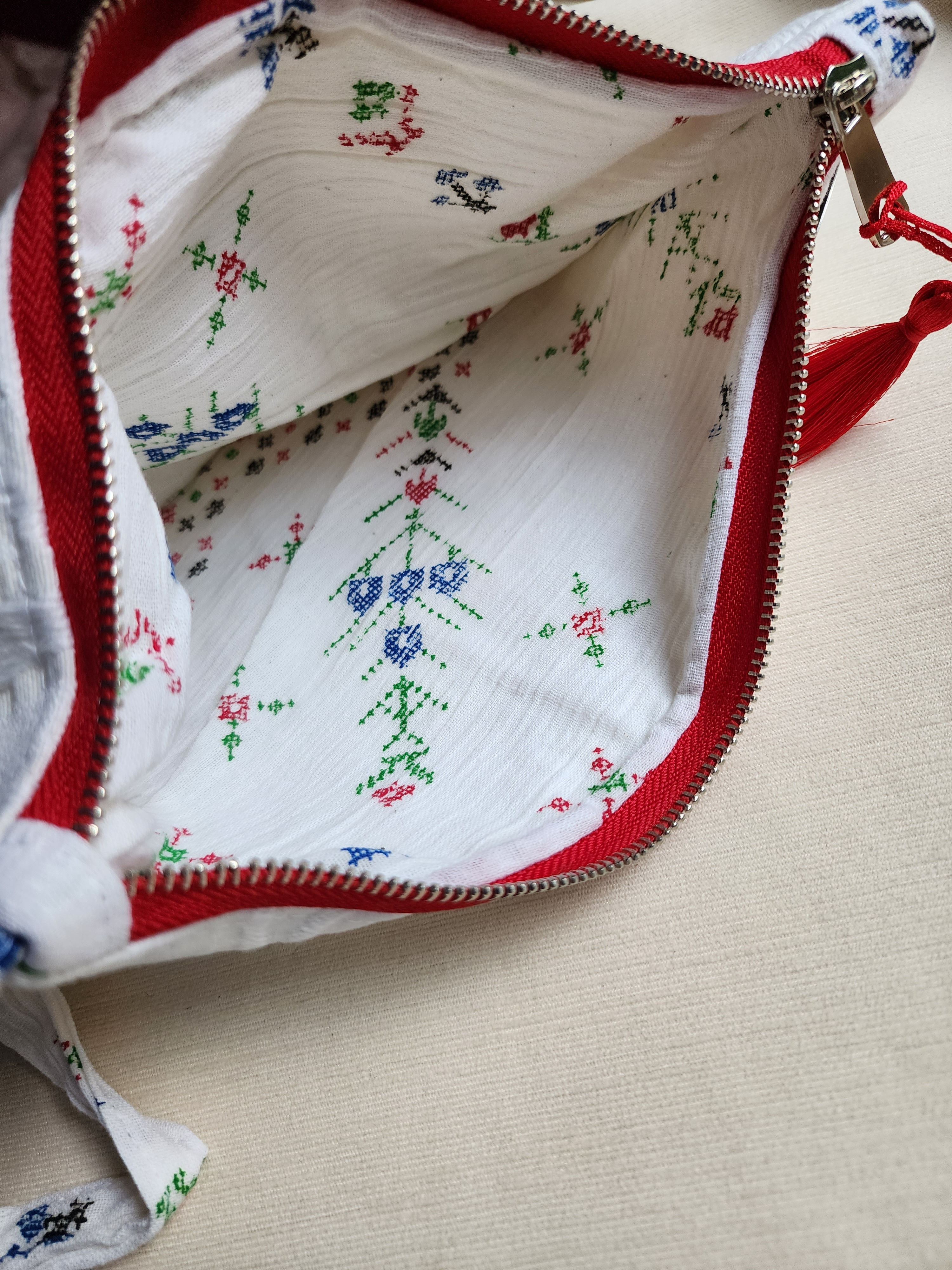 Clutch Bag: Diwan White Red