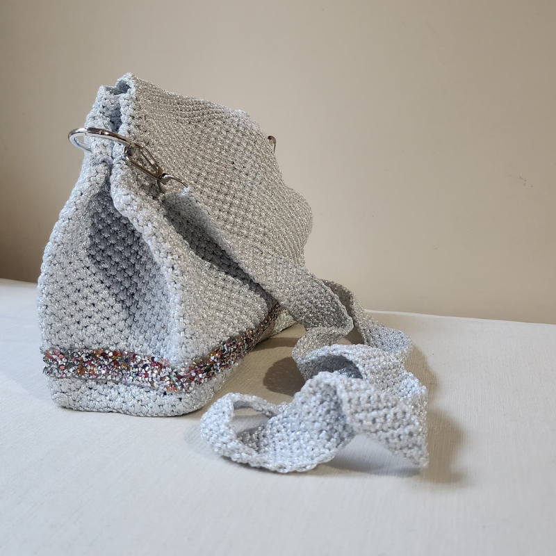 Beyaz Parlak Taşlı Örgü Omuz Çantası