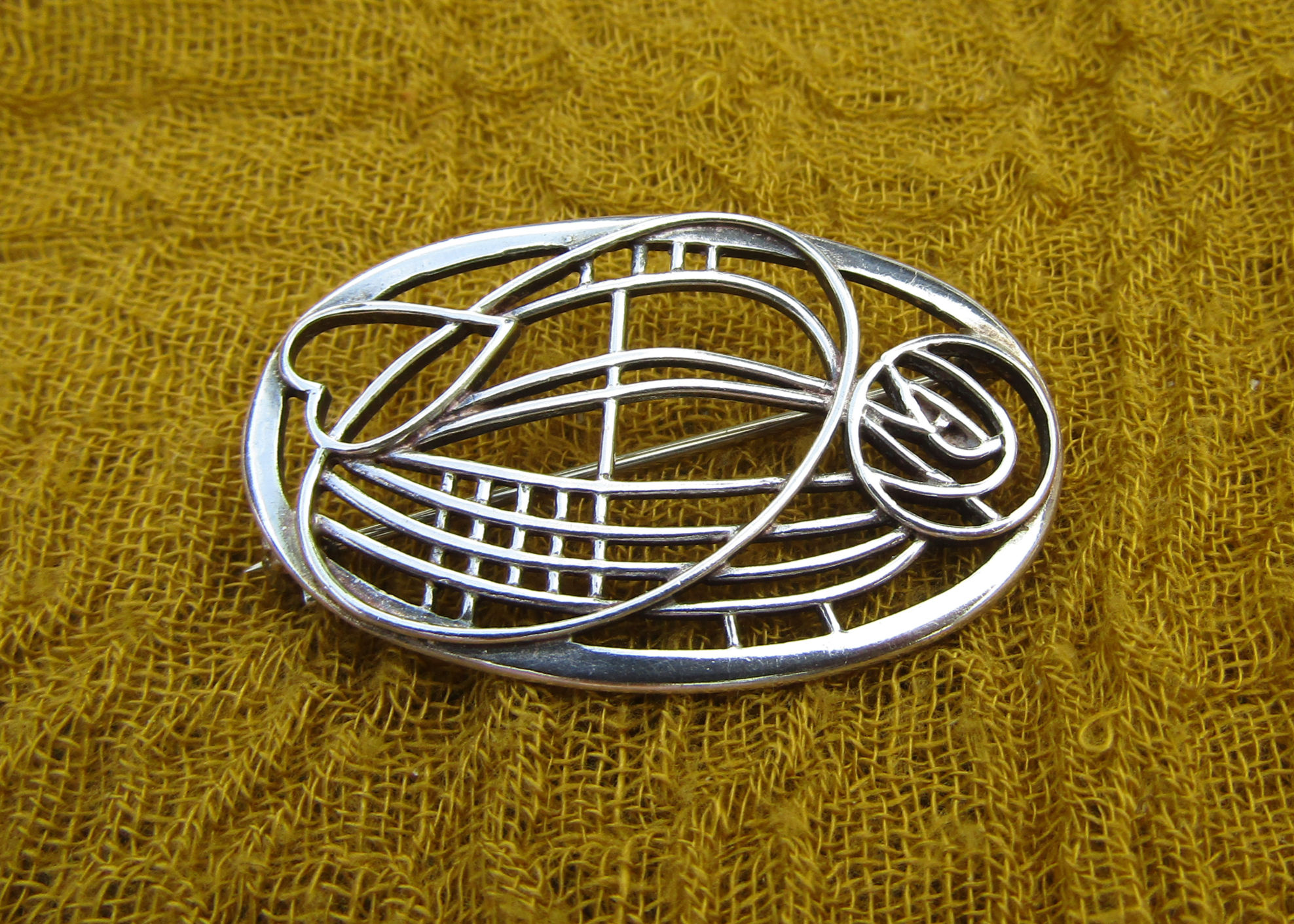 Late 20thc 925 Sterling Silver Brooch with heart detail