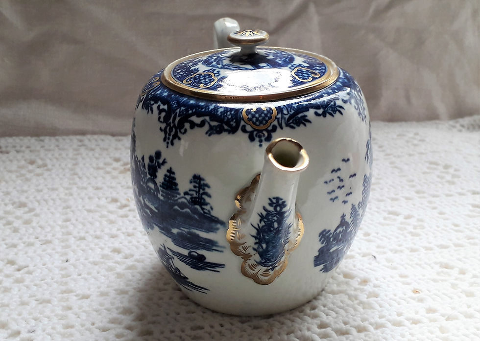 Thumbnail: Early Worcester Teapot in the Argument Pattern