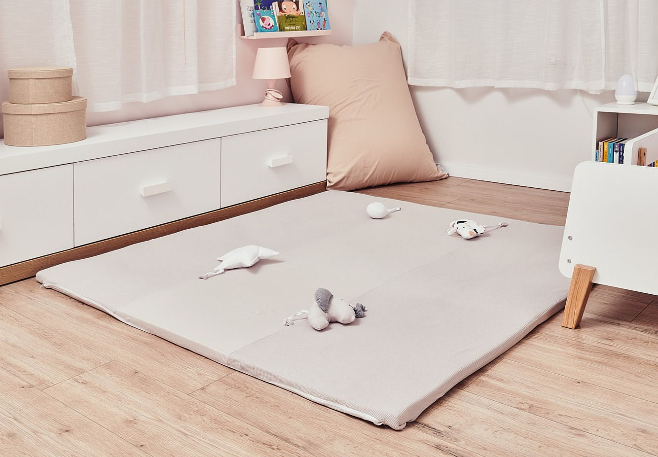 משטח פעילות מתגלגל+בובות בד ● לאטה חורפי